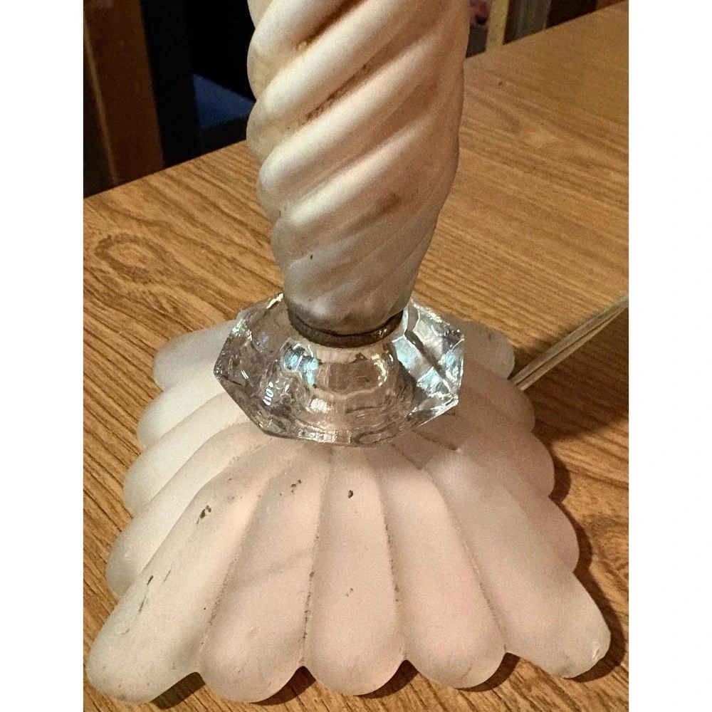 VTG Pink Satin Glass Leviton Company Boudoir Lamp 13